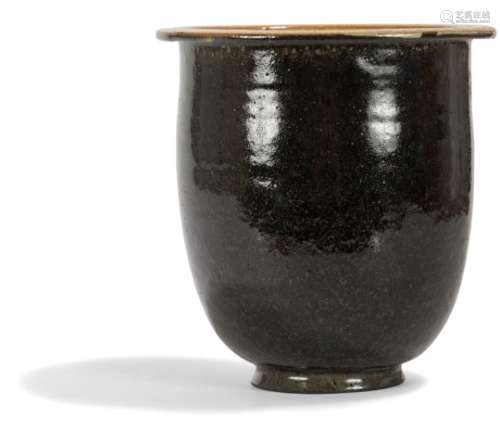 AUGUSTE DELAHERCHE (1857-1940) Vase cornet sur talon à large col annulaire. Épreuve en céramique