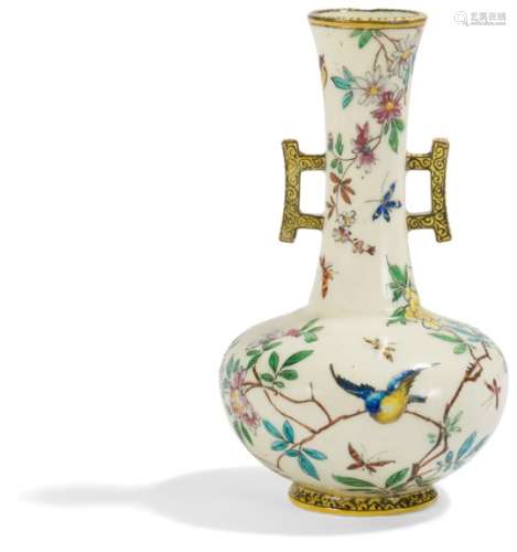 THÉODORE DECK (1823-1891) Oiseaux et papillons parmi des branchages fleuris Vase soliflore à deux