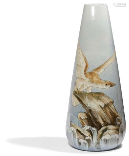 DELPHIN MASSIER (1836-1907) À VALLAURIS Mouettes Important vase à corps conique facetté. Épreuve