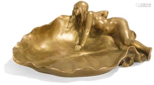 MAURICE BOUVAL (1863-1916) Ophélie Coupe vide-poche. Épreuve en bronze doré. Fonte d'édition