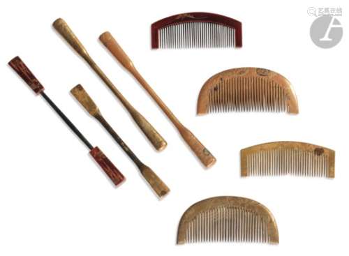 JAPON - Début XXe siècle Ensemble comprenant quatre Kushi et leurs quatre épingles à cheveux en