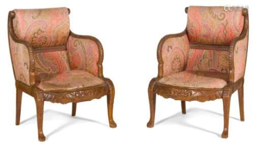 PIERRE LAHALLE (1877-1956) Rare paire de fauteuils de décorateur en acajou mouluré et sculpté. Les