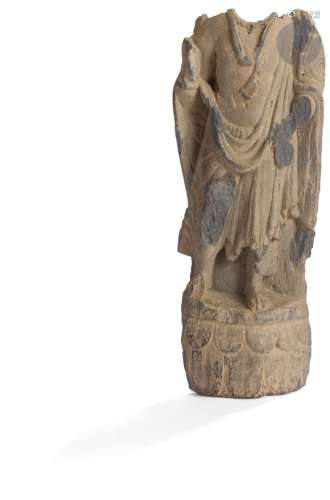 INDE - GANDHARA, art gréco-bouddhique, IIe / IVe siècle Buste de boddhisattva en schiste gris,