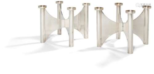 RAVINET D'ENFERT ORFÈVRE Paire de candélabres modernistes cruciformes à quatre bras de lumière.