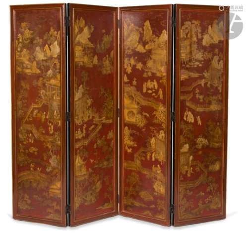 CHINE, Canton - XVIIIe / XIXe siècle Paravent à quatre feuilles en laque rouge et or à décor de
