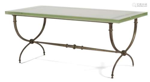 TRAVAIL NÉOCLASSIQUE DANS LE GOÛT DE RAYMOND SUBES (1881-1970) Table basse rectangulaire. Le