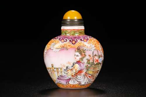 ENAMEL DECORATED FIGURE GLASSWARE SNUFF BOTTLE