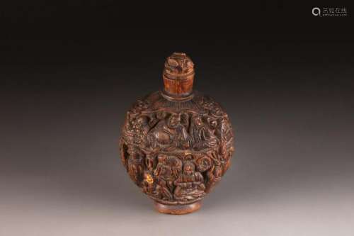 FIGURE RELIEF EAGLEWOOD CARVING SNUFF BOTTLE