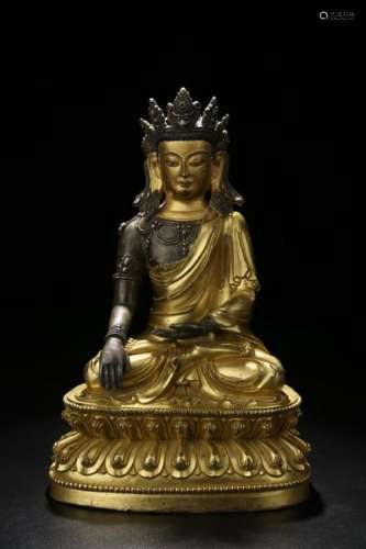 GILT BRONZE STATUE OF SHAKYAMUNI WITH SILVER CROWN