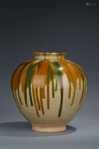 CHINESE EGG-AND-SPINACH GLAZED POTTERY JAR