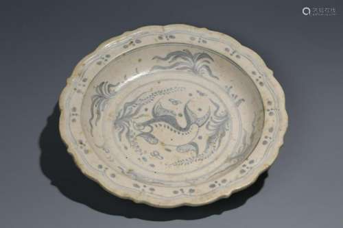 YUXI WARE BLUE AND WHITE FISH & SEAWEED PLATE