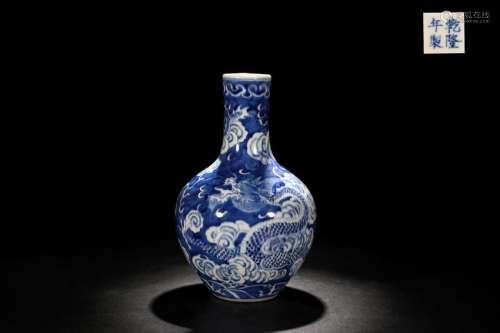 BLUE AND WHITE DRAGON PATTEN CELESTIAL VASE