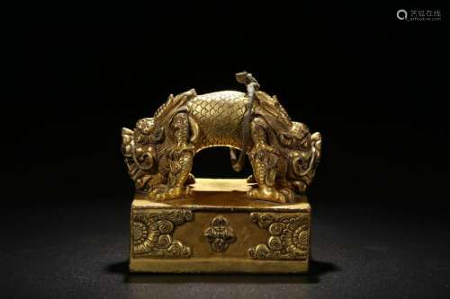 GILT BRONZE SQUARE SEAL WITH TWO-HEADED DRAGON