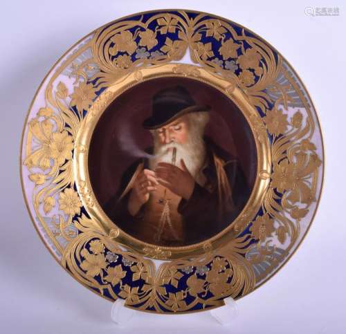 A FINE ANTIQUE VIENNA PORCELAIN CABINET PLATE painted