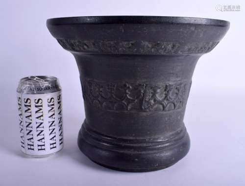 A LARGE 17TH/18TH CENTURY CONTINENTAL BRONZE MORTAR