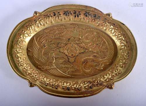 A CHINESE BRONZE DRAGON PHOENIX DISH. 14 cm wide.