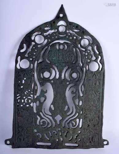 AN UNUSUAL VINTAGE SPANISH ISLAMIC BRONZE PLAQUE. 27 cm