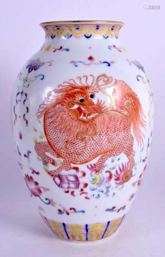 A CHINESE FAMILLE ROSE PORCELAIN BUDDHISTIC LION VASE