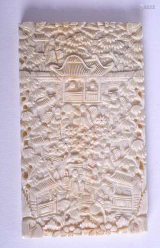 A 19TH CENTURY CHINESE CANTON CARVED CARD CASE Qing. 10