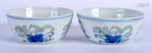 A CHINESE PORCELAIN TEABOWLS. 7 cm wide.