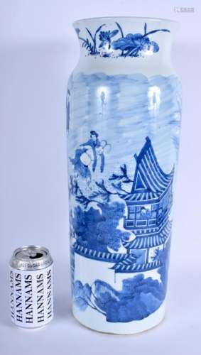 A LARGE CHINESE TRANSITIONAL STYLE BLUE AND WHITE