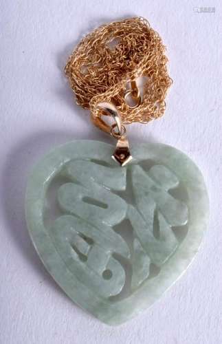 A CHINESE JADEITE NECKLACE.