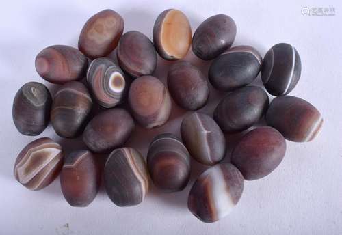 A COLLECTION OF MIDDLE EASTERN AGATE TOGGLES. (qty)