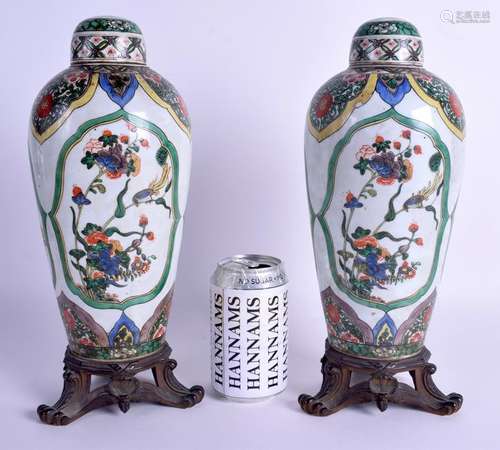 A GOOD PAIR OF 19TH CENTURY FAMILLE VERTE BALUSTER