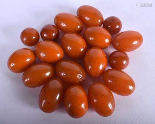 A COLLECTION OF AMBER BAKELITE BEADS. (qty)