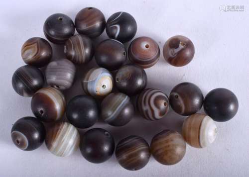 ASSORTED MIDDLE EASTERN AGATE BEADS. (qty)