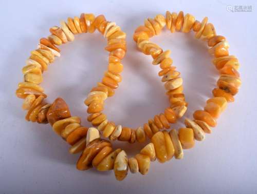 A LARGE CHUNKY AMBER NECKLACE. 80 cm long.