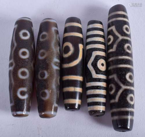 FIVE CHINESE AGATE ZHU BEADS. Largest 7.5 cm wide. (5)