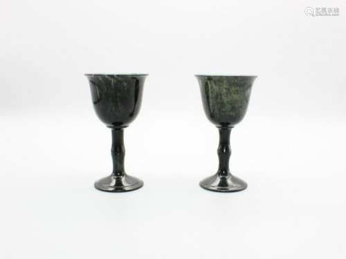 A pair of Chinese jade cups ( 和田墨