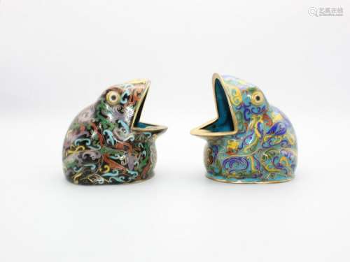 A pair of Chinese antique cloisonne frog ashtray