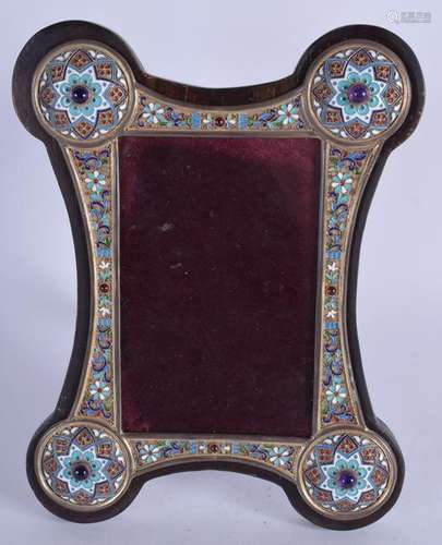 AN UNUSUAL CONTINENTAL SILVER GILT JEWELLED ENAMEL