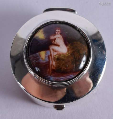 A SILVER EROTIC PILL BOX. 2 cm wide.