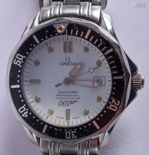 A BOXED OMEGA SEAMASTER 007 PROFESSIONAL WRISTWATCH. 4