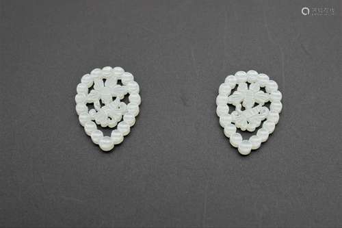 A pair of Chinese antique white jade pendent