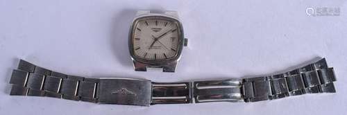 A VINTAGE LONGINES CONQUEST AUTOMATIC WRISTWATCH. 3.5