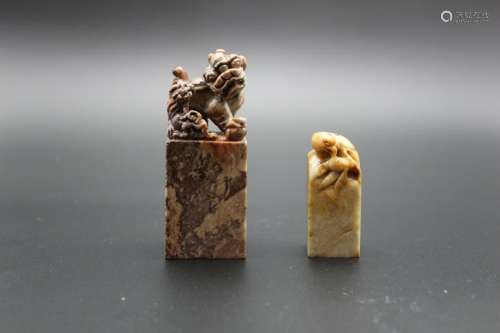 Two Chinese carred shoushan stone seals