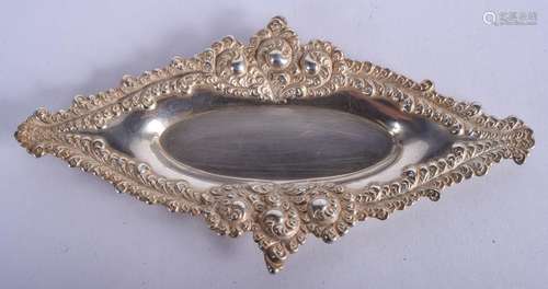 A VINTAGE SILVER SWEETMEAT DISH. 1 oz. 18 cm wide.