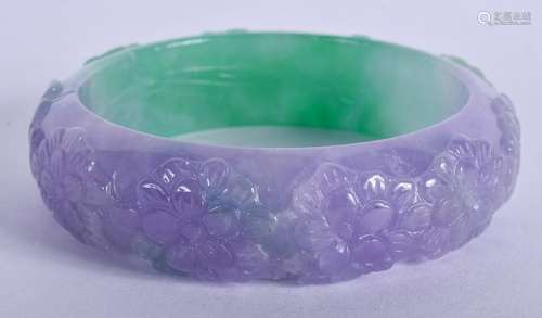 A CHINESE JADEITE BANGLE. 7 cm wide.