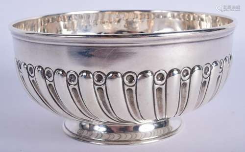 A VICTORIAN SILVER BOWL. 6.5 oz. 12 cm wide.