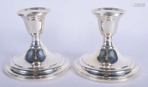 A PAIR OF VINTAGE SILVER CANDLESTICKS. 9 cm high.