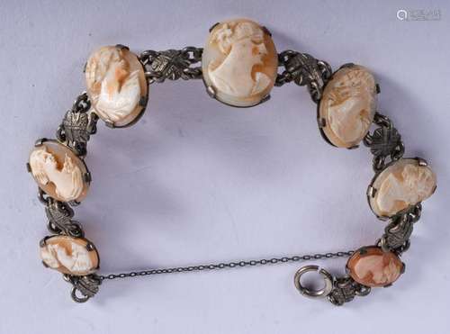 A VINTAGE CAMEO BRACELET. 15 cm long.