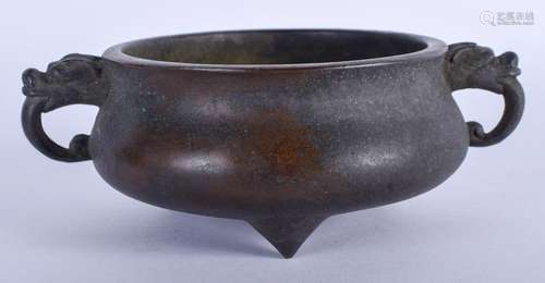 A CHINESE TWIN HANDLED BRONZE CENSER. 15 cm wide.