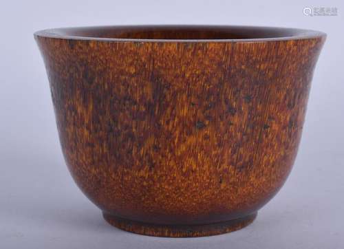 A CHINESE BOWL. 9 cm wide.