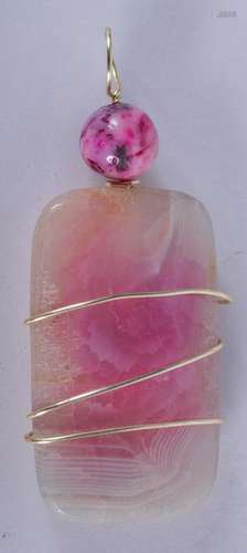 A ROSE QUARTZ AND GOLD PENDANT. 3 cm x 7 cm.