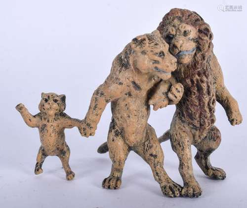 A COLD PAINTED BRONZE LION GROUP. 9 cm wide.