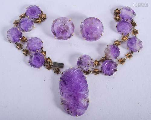 A VINTAGE 14CT GOLD AND AMETHYST SUITE OF JEWELLERY.